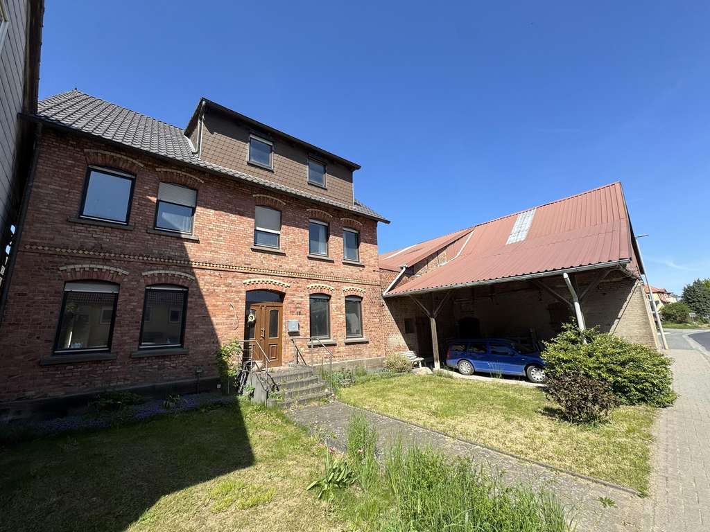Bauernhaus mit Scheune, großer Garage und Wiese für Handwerker