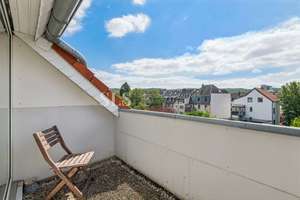 Helle Dachgeschosswohnung mit Loggia und viel zusätzlicher wohnlicher Nutzfläche im Dachgeschoss – Die vollständige Adresse der Immobilie erhältst du vom Anbieter., 40470 Rath, Düsseldorf – Vorschaubild 3