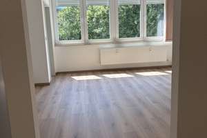 Helle & moderne Single-Wohnung in zentraler Lage, Fenster und Böden NEU