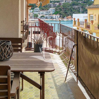 Wohnung im Zentrum von LLafranc mit Terrasse und Meerblick.