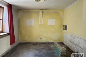 Renovierungsbedürftige Doppelhaushälfte in Buttenwiesen ideal für Handwerker – Die vollständige Adresse der Immobilie erhältst du vom Anbieter., 86647 Buttenwiesen – Vorschaubild 2