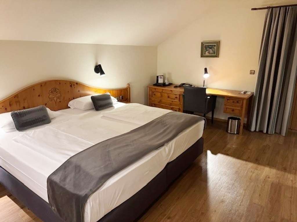 Immobilie in Oberstaufen - Renditestarkes, exklusives Hotelzimmer mit Balkon im beliebten Urlaubs- und Kurort Oberstaufen - Bild 1