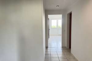 Helle 3-Zimmer-Dachgeschosswohnung  in Köln-Ostheim – ab sofort bezugsfrei – Frankfurter Str. 585, 51107 Ostheim, Köln – Vorschaubild 4