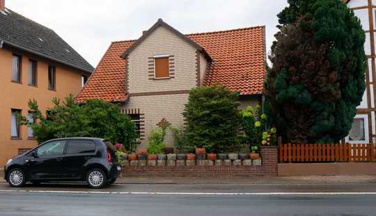 Bild von Einfamilienhaus mit Garage in zentraler Lage von Groß Lafferde
