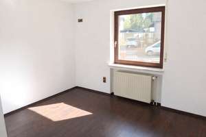 Großzügiger Bungalow in Schwalmtal mit Garten, Pool, Sauna, Kellerbar und 2 Garagen zu vermieten – Die vollständige Adresse der Immobilie erhältst du vom Anbieter., 36318 Schwalmtal – Vorschaubild 9