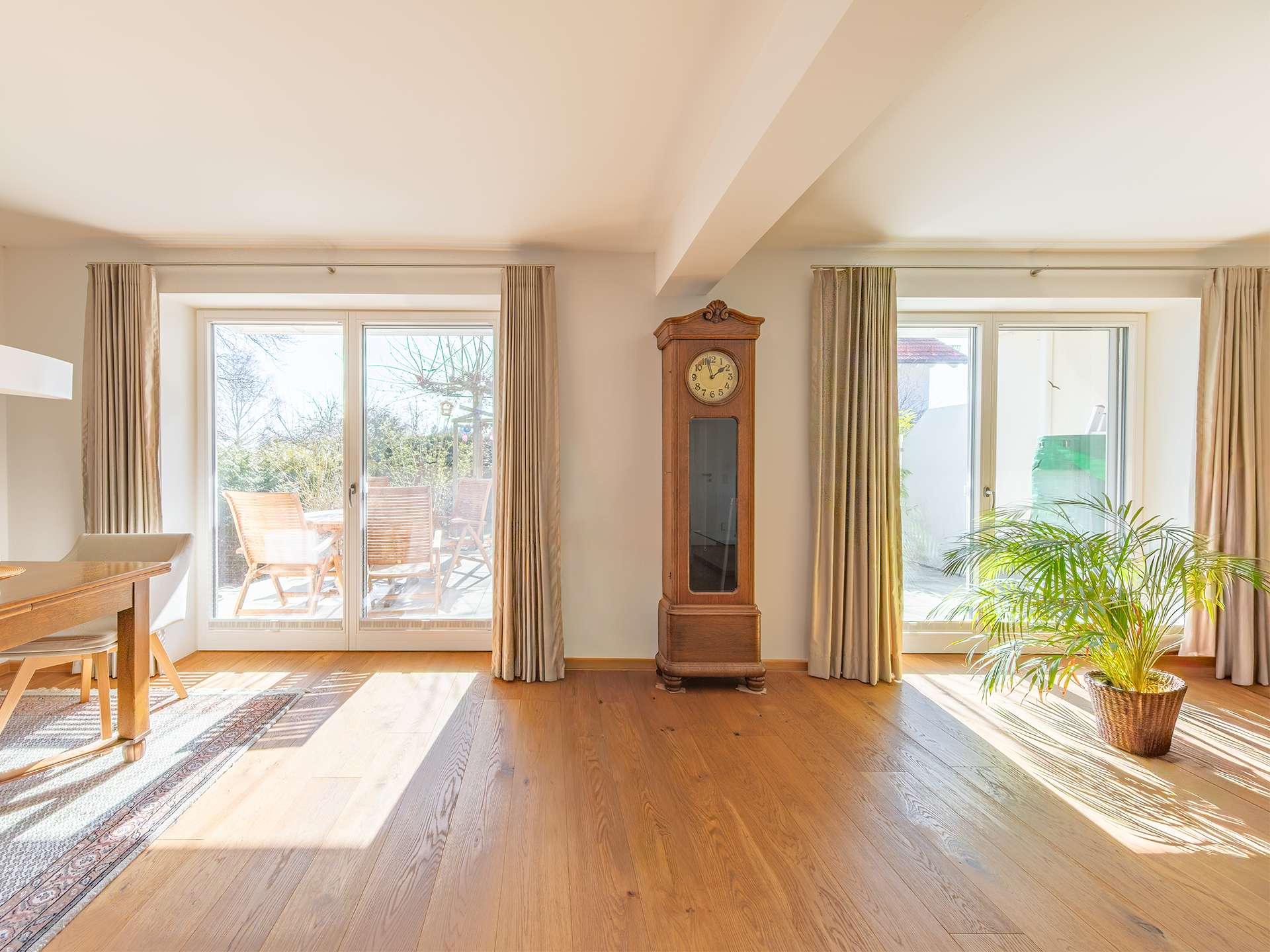 Immobilie in Utting am Ammersee - WOHNEN MIT KOMFORT & STIL: MODERNES REIHENECKHAUS IN SEENAHER RUHELAGE, HOLZHAUSEN - Bild 2