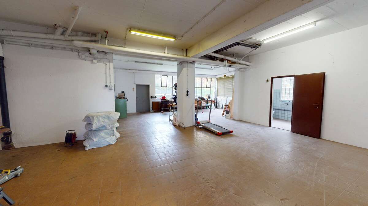 Immobilie in Werdohl - VR IMMO: Handwerkertraum: Zweifamilienhaus mit großer Garage und Werkstatt. - Bild 9