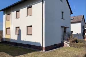 Ein charmantes Zweifamilienhaus mit großem Potenzial in Neustadt bei Coburg – Die vollständige Adresse der Immobilie erhältst du vom Anbieter., 96465 Neustadt bei Coburg – Vorschaubild 2