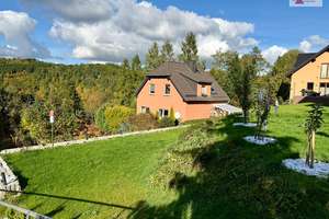 Einfamilienhaus in Burkhardtsdorf bei Chemnitz: 100 m², Traumlage, Terrasse, Grün, Wärmepumpe &Kamin – Die vollständige Adresse der Immobilie erhältst du vom Anbieter., 9235 Burkhardtsdorf – Vorschaubild 1