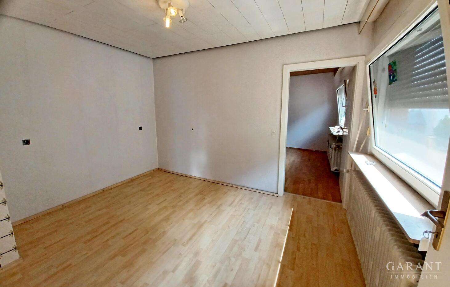 Immobilie in Winnweiler - Einfamilienhaus mit Scheune und Garten - Bild 3