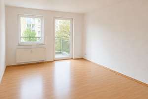 Ab November bezugsfrei: 2-Zimmer-Wohnung mit Balkon, Aufzug & TG-Stellplatz in Halle-Wörmlitz