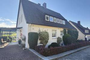 Gepflegtes Zweifamilienhaus mit Traumhaftem Garten  – Die vollständige Adresse der Immobilie erhältst du vom Anbieter., 31061 Alfeld (Leine) – Vorschaubild 1