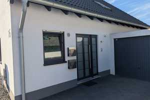 PRIVAT: mod. EFH/ZFH, Bj. 2017 Energie A+, freist., SÜDEN, gr. Garten, 2 Gar., Balkon, Klima, frei – Rethelstr. 16, 52477 Aachen (Kreis) – Vorschaubild 1