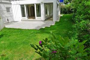 Bezugsfreie, lichtdurchflutete Traumwohnung mit herrlicher Terrasse und Garten