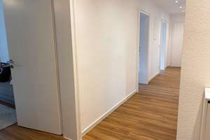 Direkt einziehen! 4 Zimmer mit Einbauküche, 2 Balkone & Blick ins Grüne, Duschbad, Gäste-WC, Aufzug – Klerschweg 7, 50968 Bayenthal, Köln – Vorschaubild 7