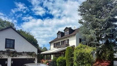 Großzügiges Einfamilienhaus mit großem Garten inklusive Bauplatz