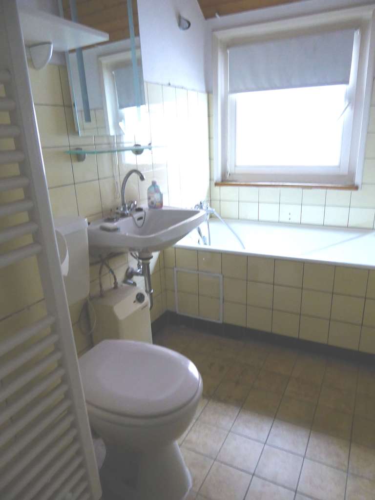 Immobilie in Remshalden - Doppelhaushälfte mit Dachloggia im Herzen von Geradstetten - Bild 2