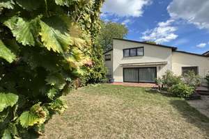 Großzügiges Reihenendhaus mit zwei Wohneinheiten und liebevoll angelegtem  Garten – 63073 Bieber, Offenbach am Main – Vorschaubild 2