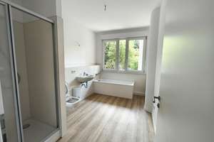 **Großzügige Fläche mit Garten, Ankleideraum, Speisekammer und Wohlfühlbad in idyllischer Wohnlage**