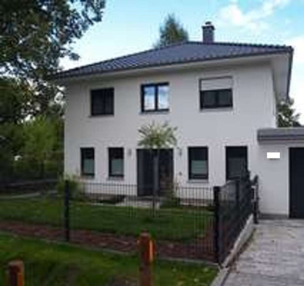 Atraktive  Stadtvilla  auf 600 m² Grundstück in Wannsee