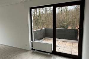 Helle 4-Zimmer-Wohnung mit Balkon im 1. OG im Norden von Darmstadt – Die vollständige Adresse der Immobilie erhältst du vom Anbieter., 64289 Darmstadt-Ost, Darmstadt – Vorschaubild 2