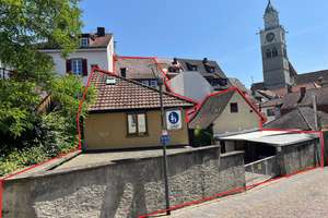 MFH mit 4 Wohnungen, 5 Garagen, 2 Carportstellplätzen und weiterer möglicher Bebauung mitten i – Die vollständige Adresse der Immobilie erhältst du vom Anbieter., 88662 Überlingen – Vorschaubild 1