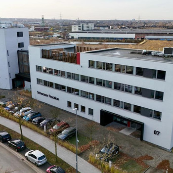 Moderne Bürofläche in zentraler Lage! Repräsentative Immobilie in neuwertigem Zustand | Stellplätze