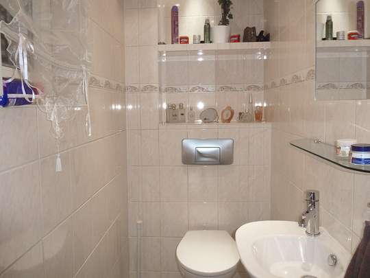 Attraktive Doppelhaushälfte mit Kamin, Pool und Sauna auf kleinem Grundstück - Bild 14