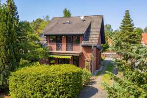 Charmantes Familienhaus mit 693 m² Gartenparadies in ruhiger, etablierter Wohnlage + 5 Stellplätze – Die vollständige Adresse der Immobilie erhältst du vom Anbieter., 14547 Beelitz – Vorschaubild 1