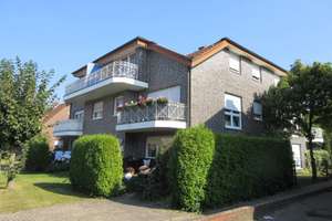 Lichtdurchflutete, neu renovierte Dachgeschoßwohnung in zentraler Ortslage.