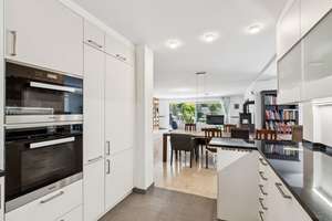 Stilvolle Doppelhaushälfte mit schönem Garten und Außenpool in begehrter Lage von München-Trudering – Die vollständige Adresse der Immobilie erhältst du vom Anbieter., 81825 Gartenstadt Trudering, München – Vorschaubild 7