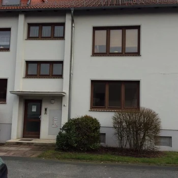 https://pictures.immobilienscout24.de/listings/14a91a5c-63ca-415c-a072-6a44456402a0-2078791887.jpg/ORIG/legacy_thumbnail/350x350/format/webp/quality/90 image