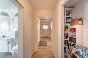 ***Großzügiges Zuhause mit 6 Schlafzimmern, großem Garten und zwei Garagen in Südweyhe – Die vollständige Adresse der Immobilie erhältst du vom Anbieter., 28844 Weyhe – Vorschaubild 11
