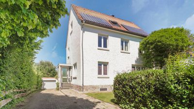 Großzügiges Einfamilienhaus in bevorzugter Wohnlage (Sackgasse), mit schönem Garten und fußläuf