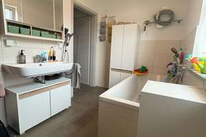 Schönes, großes und neuwertiges Haus mit fünf Zimmern in Osterhofen – Die vollständige Adresse der Immobilie erhältst du vom Anbieter., 94486 Osterhofen – Vorschaubild 18