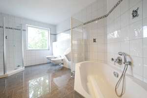 Großzügige renovierte 4-Zimmer-Wohnung mit 2 Bädern, Balkon & EBK in Schloß Neuhaus – Almering 5, 33104 Schloß Neuhaus, Paderborn – Vorschaubild 26