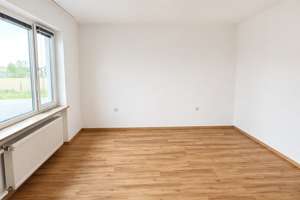 Seltene Gelegenheit: Bungalow mit 2.000 m² Grundstück, Nebengebäude und Baupotenzial – Die vollständige Adresse der Immobilie erhältst du vom Anbieter., 94486 Osterhofen – Vorschaubild 5