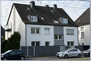 Exklusives Mehrfamilienhaus mit vermieteten Wohneinheiten, Balkonen und weiterem Ausbaupotenzial – Die vollständige Adresse der Immobilie erhältst du vom Anbieter., 45359 Schönebeck, Essen – Vorschaubild 2