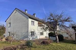 Sofort frei! Gepflegtes Ein- oder Zweifamilienhaus in Top-Lage mit zwei Garagen und Nebengebäude – Weiden in der Oberpfalz – Vorschaubild 2
