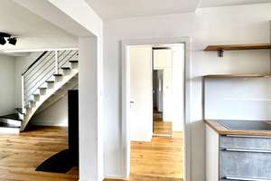Bezugsfreie, exklusive 4-Zimmer-Maisonette mit Balkon, Kamin & Garage - 7 min zur Tram in Göggingen!