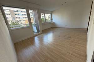 Helle 1-Zimmer-Wohnung mit Balkon, Kellerabteil und Tiefgaragenstellplatz in Köln Weiden – Ignystraße 2, 50858 Weiden, Köln – Vorschaubild 2