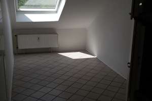 Geschmackvolle Wohnung mit drei Zimmern sowie Loggia und Einbauküche in Lübeck – Rigastraße 9, 23560 Sankt Jürgen, Lübeck – Vorschaubild 4