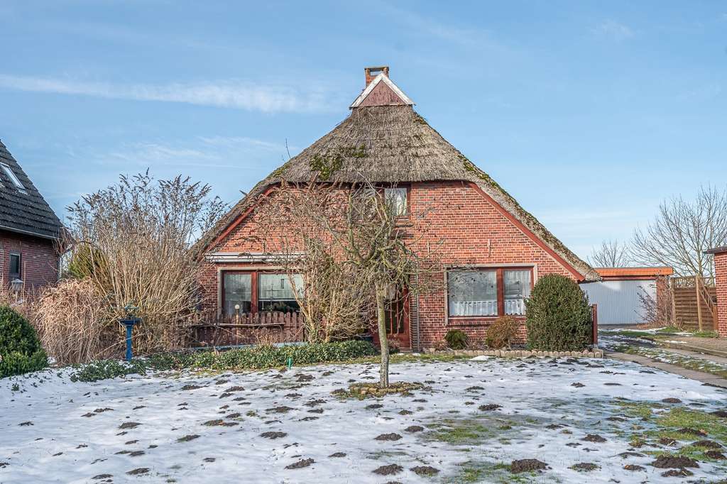 Immobilie in Stadland - Charmantes Reetdachhaus in idyllischer Lage - Bild 1
