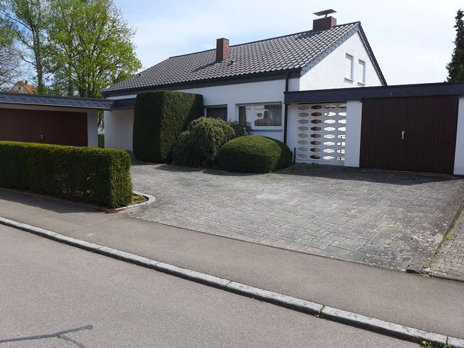 Zufahrt & Hausansicht