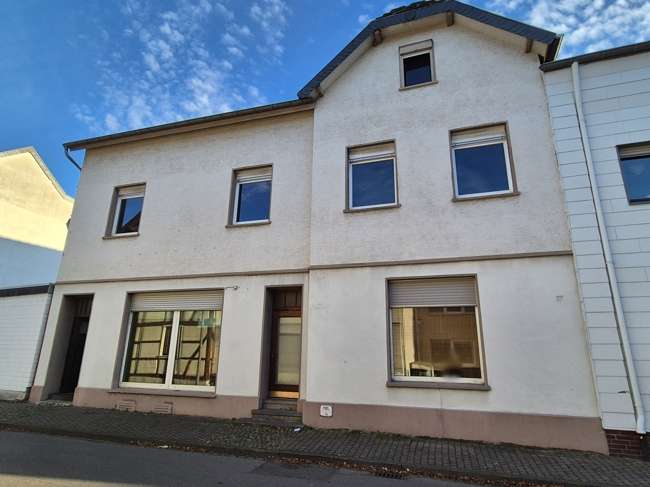 "Wohnen und Arbeiten oder großzügiges Einfamilienhaus mit Sanierungsbedarf!", Düren Kreis – Bild 2