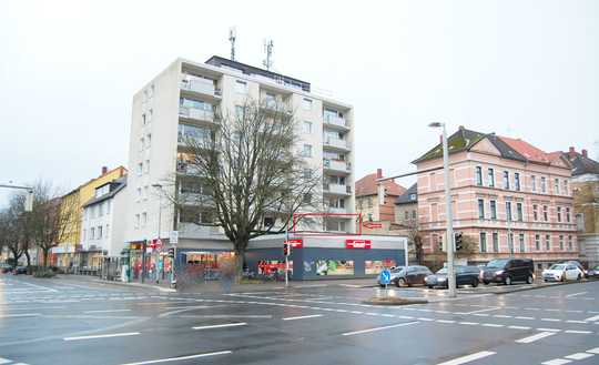 frisch Renovierte 3 Zimmerwohnung mit Balkon, Stellplatz, Einbauküche & Fahrstuhl im Östlichen Ring