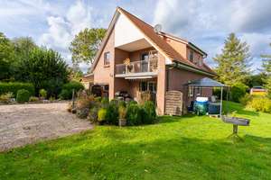 Einfamilienhaus mit Garage auf einem großzügigen eingewachsenen Grundstück in Thomsdorf – Die vollständige Adresse der Immobilie erhältst du vom Anbieter., 23738 Riepsdorf – Vorschaubild 1