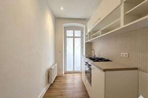 Traumhaft sanierte Wohnung mit Balkon in bester Lage von Berlin-Mitte – Die vollständige Adresse der Immobilie erhältst du vom Anbieter., 10115 Mitte (Ortsteil), Berlin – Vorschaubild 2