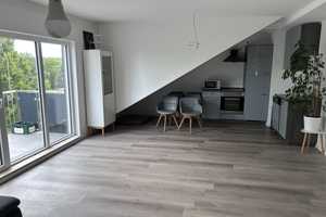 Stilvolle 3-Zimmer-DG-Wohnung mit Balkon in Grevenbroich – In der Herrschaft 21, 41515 Neuss (Rhein-Kreis) – Vorschaubild 1