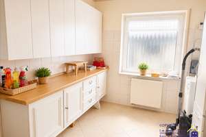 Exklusiver Bungalow Baujahr 2001 – Komfortables Wohnen mit Sommergarten und Garage in Hesel  – Die vollständige Adresse der Immobilie erhältst du vom Anbieter., 26835 Hesel – Vorschaubild 26